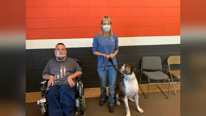 Clients and dogs in a Prodogz Dog Training basic obedience class led by Jason Lake in Medford, Oregon on April 26, 2021