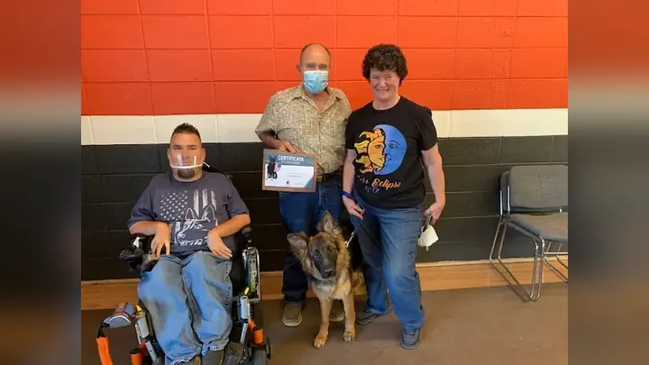 Clients and dogs in a Prodogz Dog Training basic obedience class led by Jason Lake in Medford, Oregon on August 16, 2021