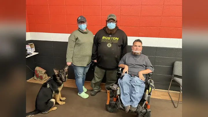 Clients and dogs in a Prodogz Dog Training basic obedience class led by Jason Lake in Medford, Oregon on November 8, 2021