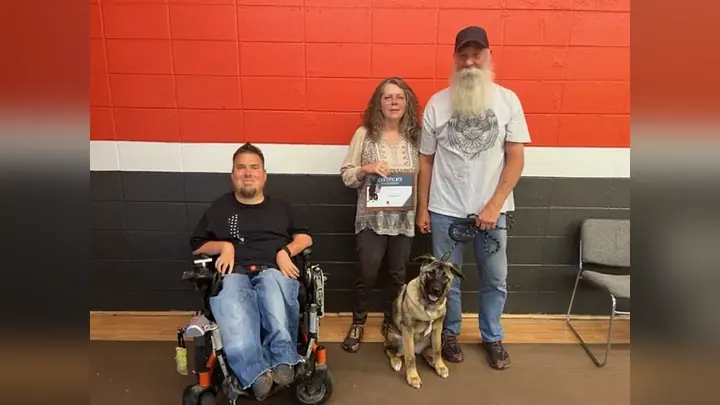 Clients and dogs in a Prodogz Dog Training basic obedience class led by Jason Lake in Medford, Oregon on May 2, 2022