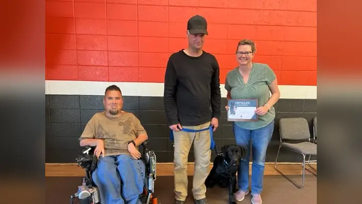 Clients and dogs in a Prodogz Dog Training basic obedience class led by Jason Lake in Medford, Oregon on May 30, 2022
