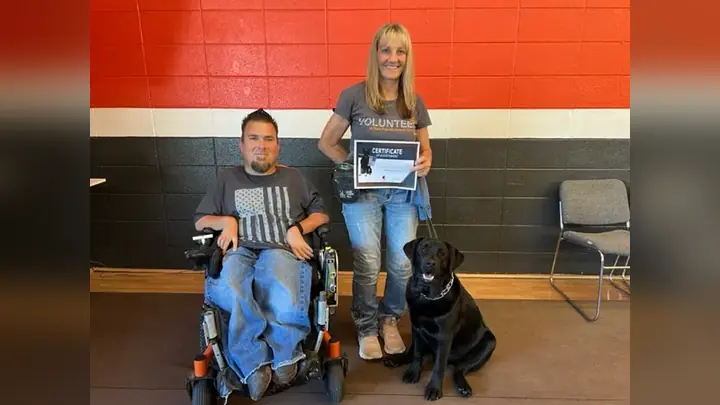 Clients and dogs in a Prodogz Dog Training basic obedience class led by Jason Lake in Medford, Oregon on June 27, 2022