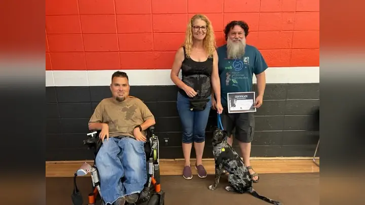 Clients and dogs in a Prodogz Dog Training basic obedience class led by Jason Lake in Medford, Oregon on August 1, 2022