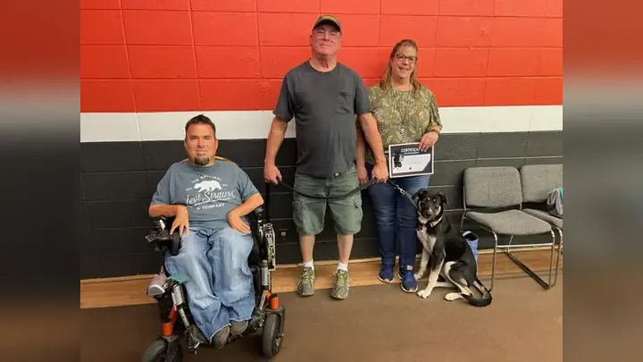 Clients and dogs in a Prodogz Dog Training basic obedience class led by Jason Lake in Medford, Oregon on September 26, 2022
