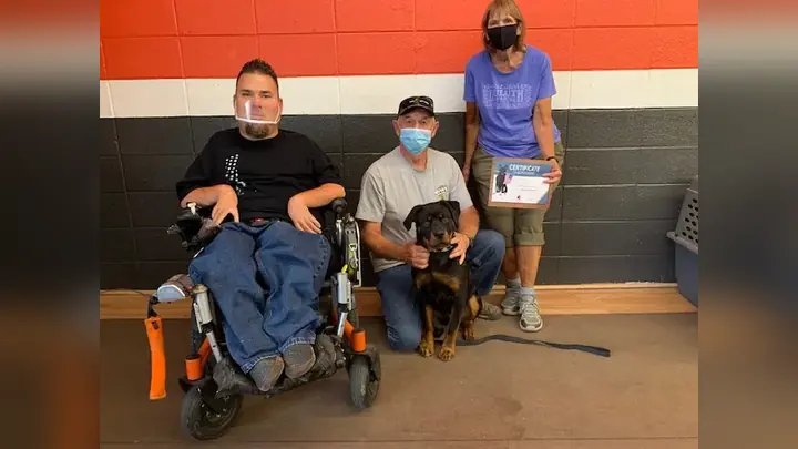 Clients and dogs in a Prodogz Dog Training puppy class led by Jason Lake in Medford, Oregon on August 27, 2021