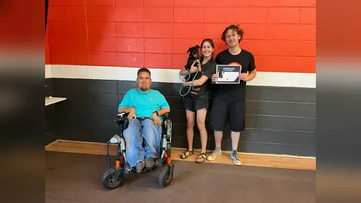 Clients and dogs in a Prodogz Dog Training puppy class led by Jason Lake in Medford, Oregon on August 12, 2022