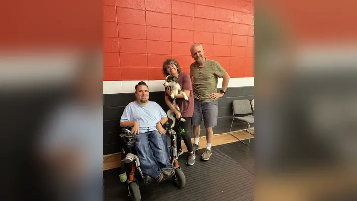 Clients and dogs in a Prodogz Dog Training puppy class led by Jason Lake in Medford, Oregon on October 20, 2023