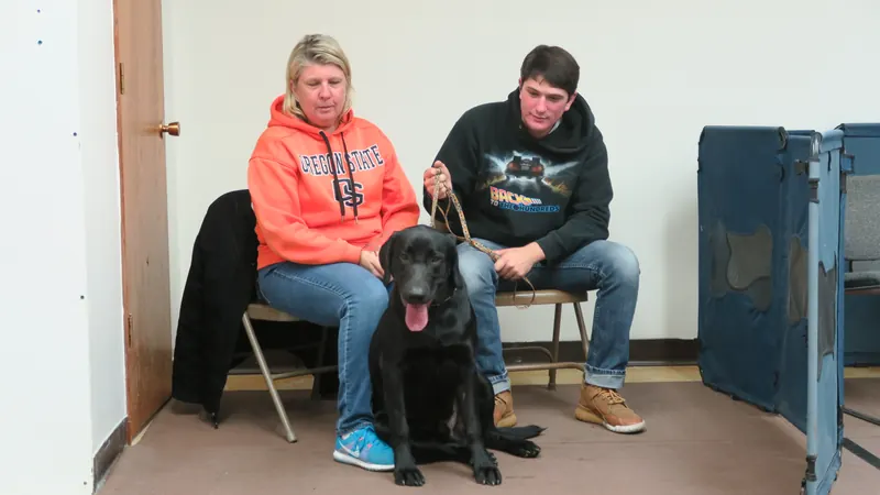 Clients and dogs in a Prodogz Dog Training basic obedience class led by Jason Lake in Medford, Oregon — November 6, 2017, photo 6
