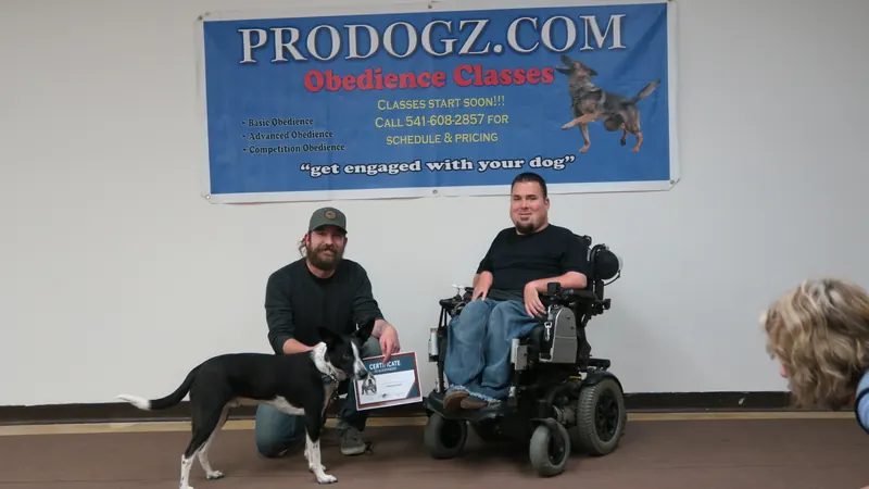 Clients and dogs in a Prodogz Dog Training basic obedience class led by Jason Lake in Medford, Oregon — January 1, 2018, photo 24
