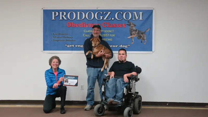 Clients and dogs in a Prodogz Dog Training basic obedience class led by Jason Lake in Medford, Oregon — January 1, 2018, photo 25