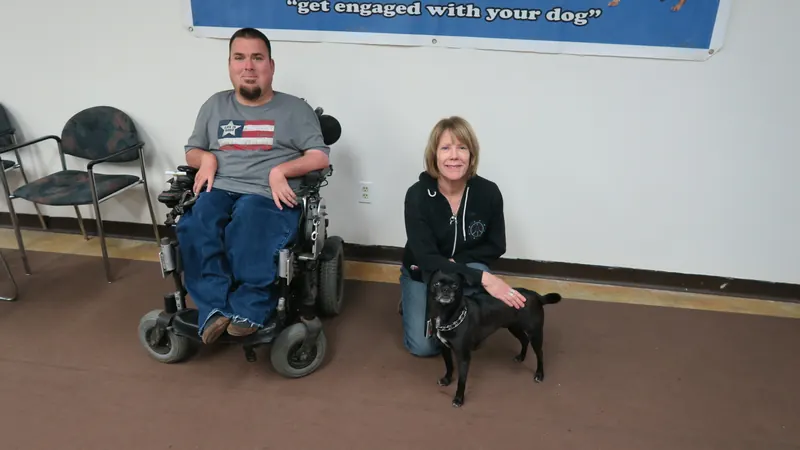 Clients and dogs in a Prodogz Dog Training basic obedience class led by Jason Lake in Medford, Oregon — January 29, 2018, photo 12