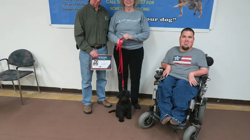 Clients and dogs in a Prodogz Dog Training basic obedience class led by Jason Lake in Medford, Oregon — January 29, 2018, photo 13