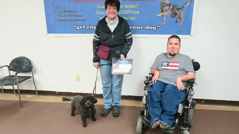 Clients and dogs in a Prodogz Dog Training basic obedience class led by Jason Lake in Medford, Oregon — January 29, 2018, photo 14