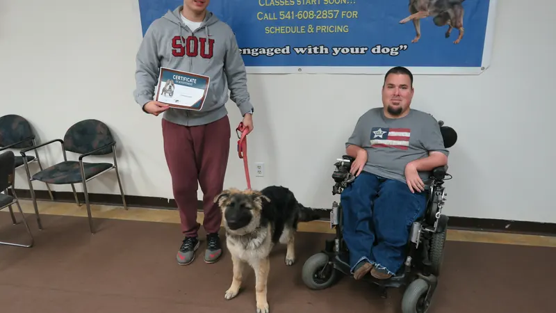 Clients and dogs in a Prodogz Dog Training basic obedience class led by Jason Lake in Medford, Oregon — January 29, 2018, photo 15