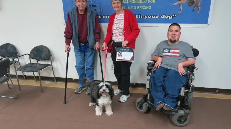 Clients and dogs in a Prodogz Dog Training basic obedience class led by Jason Lake in Medford, Oregon — January 29, 2018, photo 16