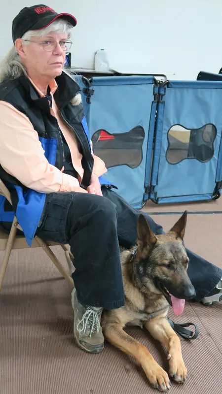Clients and dogs in a Prodogz Dog Training basic obedience class led by Jason Lake in Medford, Oregon — February 5, 2018, photo 9