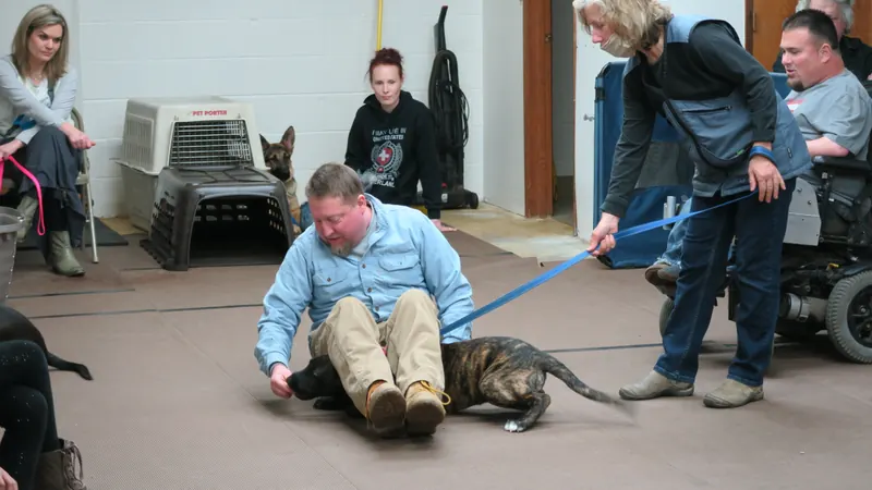 Clients and dogs in a Prodogz Dog Training basic obedience class led by Jason Lake in Medford, Oregon — March 5, 2018, photo 11