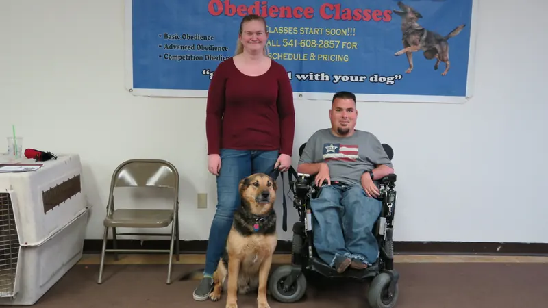 Clients and dogs in a Prodogz Dog Training basic obedience class led by Jason Lake in Medford, Oregon — March 26, 2018, photo 18