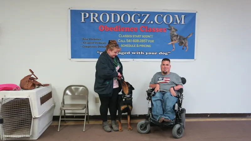 Clients and dogs in a Prodogz Dog Training basic obedience class led by Jason Lake in Medford, Oregon — March 26, 2018, photo 20