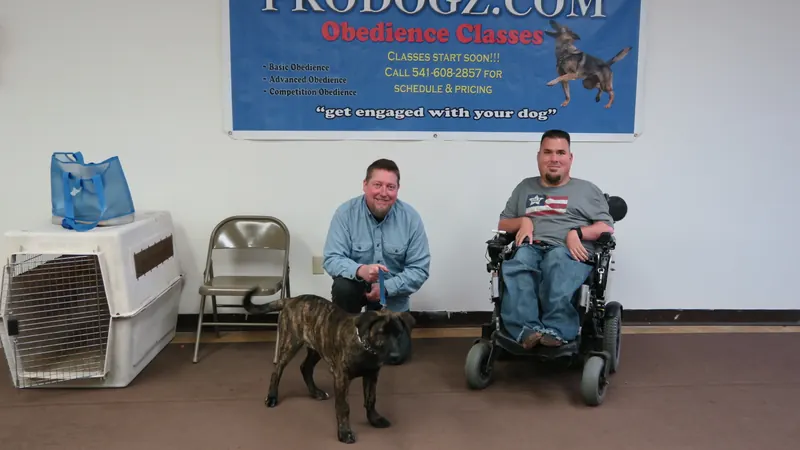 Clients and dogs in a Prodogz Dog Training basic obedience class led by Jason Lake in Medford, Oregon — March 26, 2018, photo 21