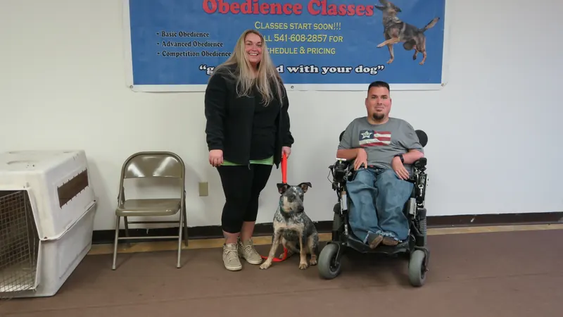 Clients and dogs in a Prodogz Dog Training basic obedience class led by Jason Lake in Medford, Oregon — March 26, 2018, photo 22