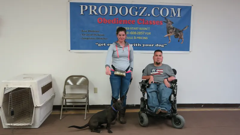 Clients and dogs in a Prodogz Dog Training basic obedience class led by Jason Lake in Medford, Oregon — March 26, 2018, photo 24