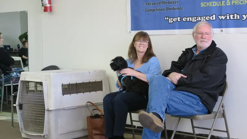 Clients and dogs in a Prodogz Dog Training basic obedience class led by Jason Lake in Medford, Oregon — April 2, 2018, photo 3