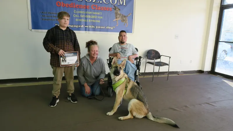 Clients and dogs in a Prodogz Dog Training basic obedience class led by Jason Lake in Medford, Oregon — April 23, 2018, photo 23