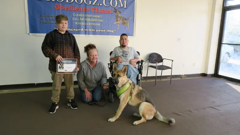Clients and dogs in a Prodogz Dog Training basic obedience class led by Jason Lake in Medford, Oregon — April 23, 2018, photo 24