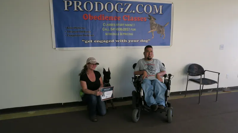Clients and dogs in a Prodogz Dog Training basic obedience class led by Jason Lake in Medford, Oregon — April 23, 2018, photo 26