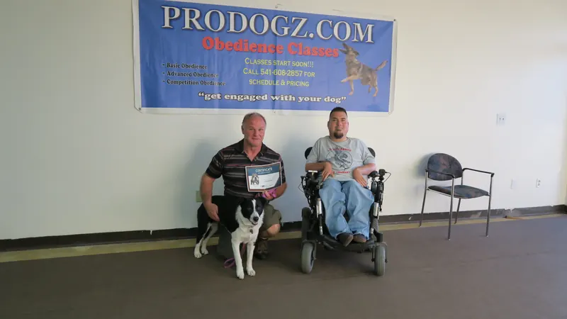 Clients and dogs in a Prodogz Dog Training basic obedience class led by Jason Lake in Medford, Oregon — April 23, 2018, photo 27