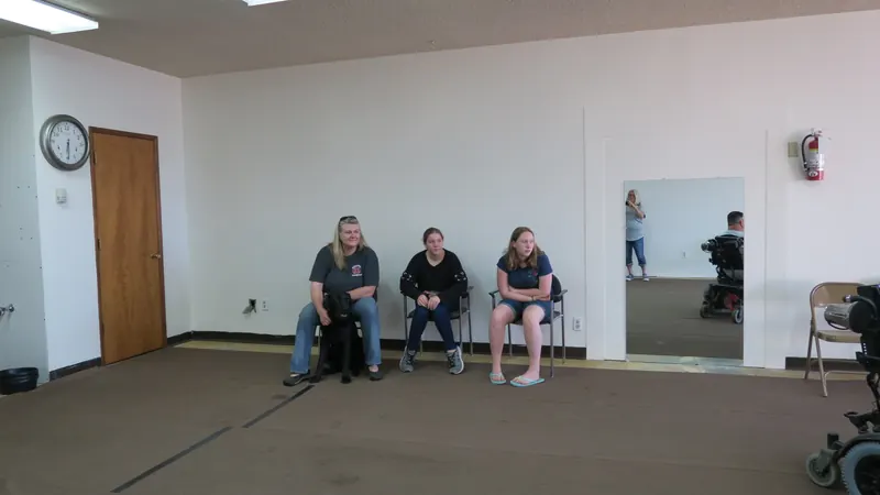 Clients and dogs in a Prodogz Dog Training basic obedience class led by Jason Lake in Medford, Oregon — May 21, 2018, photo 3