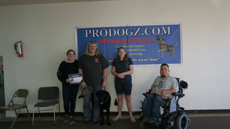 Clients and dogs in a Prodogz Dog Training basic obedience class led by Jason Lake in Medford, Oregon — May 21, 2018, photo 12