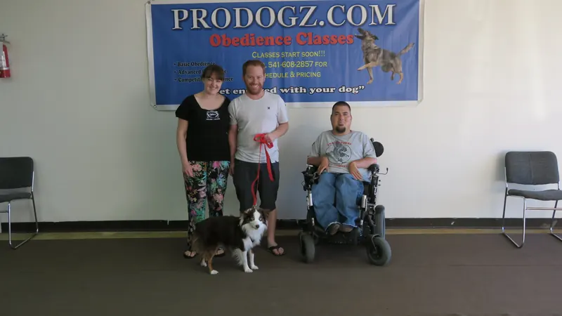 Clients and dogs in a Prodogz Dog Training basic obedience class led by Jason Lake in Medford, Oregon — June 25, 2018, photo 10