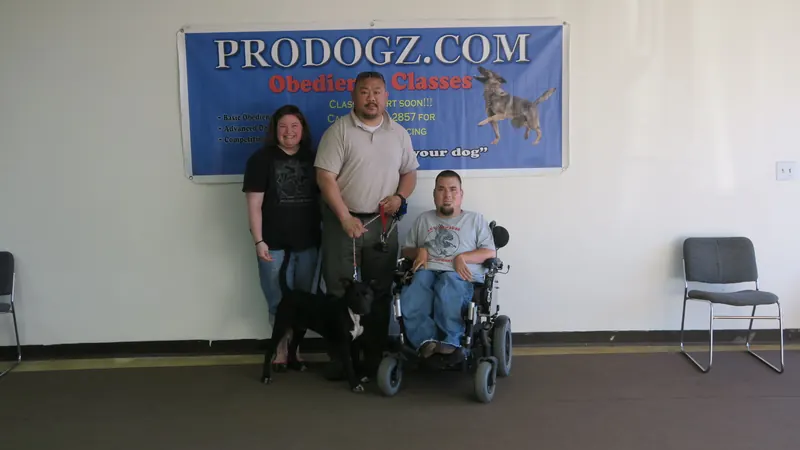 Clients and dogs in a Prodogz Dog Training basic obedience class led by Jason Lake in Medford, Oregon — June 25, 2018, photo 11