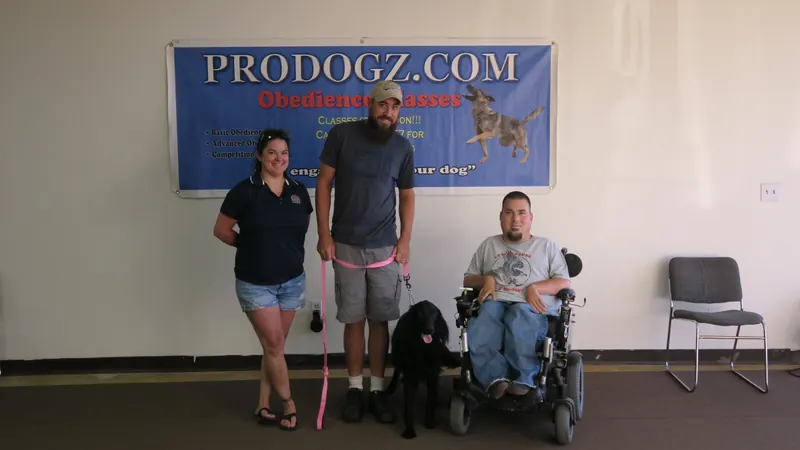 Clients and dogs in a Prodogz Dog Training basic obedience class led by Jason Lake in Medford, Oregon — June 25, 2018, photo 12