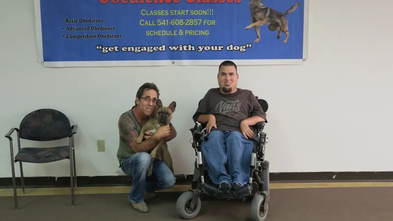 Clients and dogs in a Prodogz Dog Training basic obedience class led by Jason Lake in Medford, Oregon — July 23, 2018, photo 11