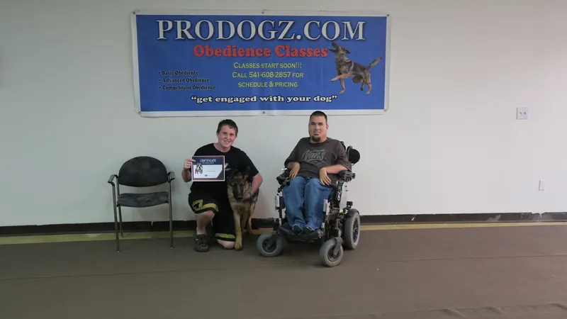 Clients and dogs in a Prodogz Dog Training basic obedience class led by Jason Lake in Medford, Oregon — July 23, 2018, photo 14