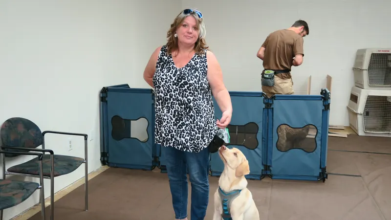 Clients and dogs in a Prodogz Dog Training basic obedience class led by Jason Lake in Medford, Oregon — September 24, 2018, photo 14