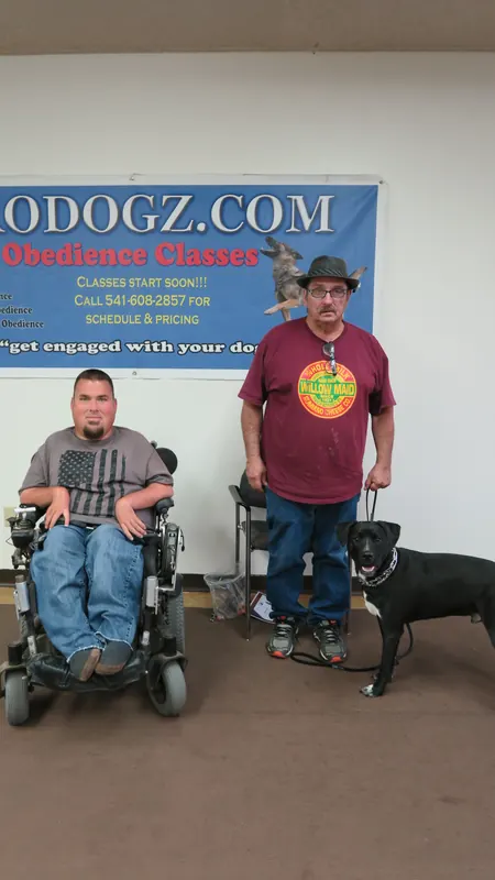 Clients and dogs in a Prodogz Dog Training basic obedience class led by Jason Lake in Medford, Oregon — September 24, 2018, photo 17