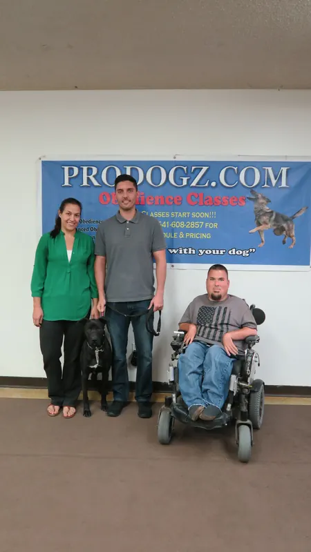 Clients and dogs in a Prodogz Dog Training basic obedience class led by Jason Lake in Medford, Oregon — September 24, 2018, photo 18