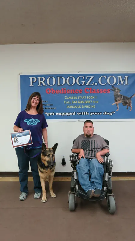 Clients and dogs in a Prodogz Dog Training basic obedience class led by Jason Lake in Medford, Oregon — September 24, 2018, photo 19