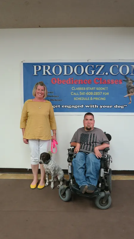 Clients and dogs in a Prodogz Dog Training basic obedience class led by Jason Lake in Medford, Oregon — September 24, 2018, photo 20