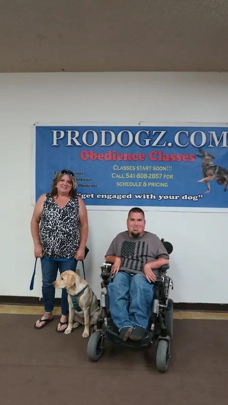 Clients and dogs in a Prodogz Dog Training basic obedience class led by Jason Lake in Medford, Oregon — September 24, 2018, photo 21