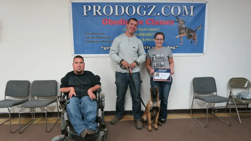 Clients and dogs in a Prodogz Dog Training basic obedience class led by Jason Lake in Medford, Oregon — October 22, 2018, photo 27