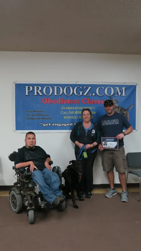 Clients and dogs in a Prodogz Dog Training basic obedience class led by Jason Lake in Medford, Oregon — October 22, 2018, photo 28