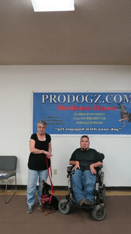 Clients and dogs in a Prodogz Dog Training basic obedience class led by Jason Lake in Medford, Oregon — October 22, 2018, photo 34
