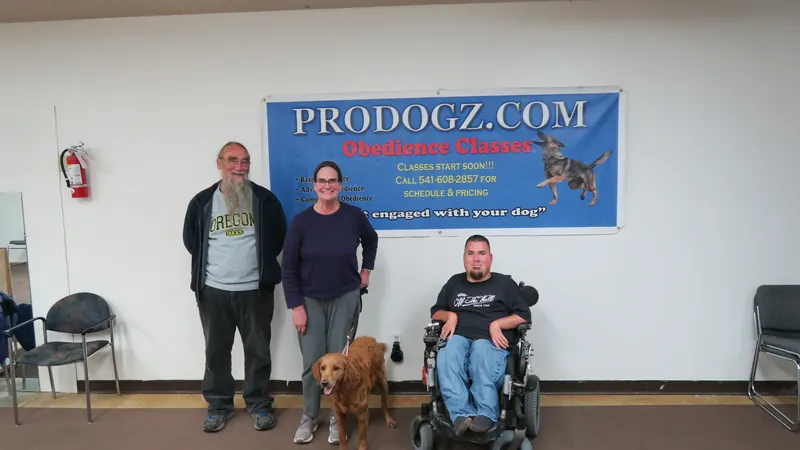 Clients and dogs in a Prodogz Dog Training basic obedience class led by Jason Lake in Medford, Oregon — November 19, 2018, photo 41