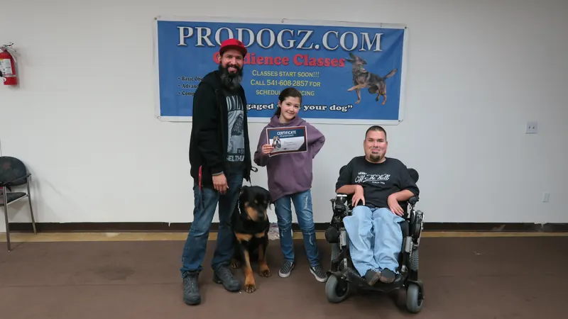 Clients and dogs in a Prodogz Dog Training basic obedience class led by Jason Lake in Medford, Oregon — December 17, 2018, photo 6