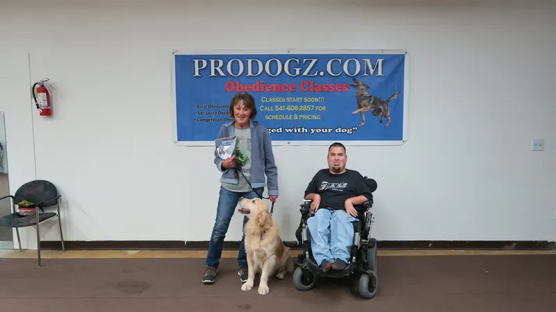 Clients and dogs in a Prodogz Dog Training basic obedience class led by Jason Lake in Medford, Oregon — December 17, 2018, photo 8